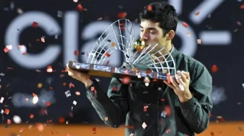 Foto/Rio Open/Domínio Público  – O tenista chileno Cristian Garín comemora título no Rio Open 2020  

