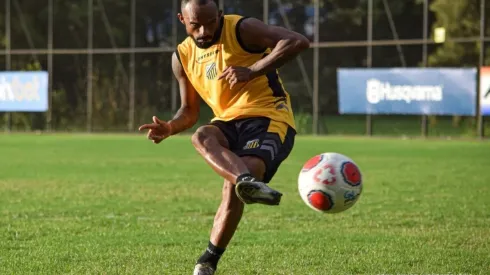 Ozair Júnior/Novorizontino – Cléo Silva, atacante do Novorizontino
