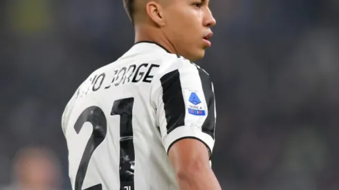 Kaio Jorge com a camisa da Juventus (Foto: Site oficial da Juventus)
