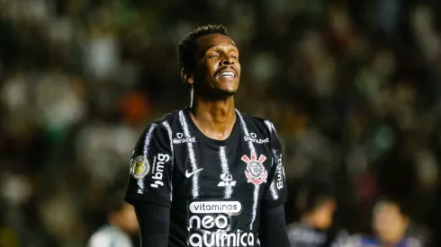 Luiz Erbes/AGIF – Jô volta aos treinos do Corinthians

