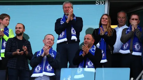 Roman Abramovich deixa o comando do Chelsea, ao menos na teoria, após 19 anos