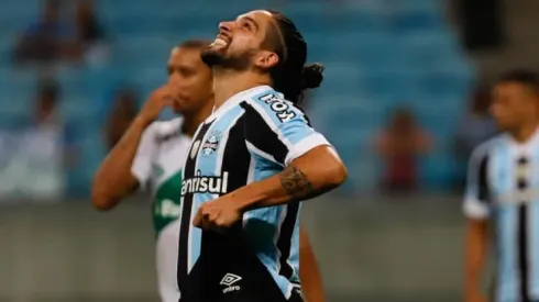 Foto: Maxi Franzoi/AGIF – Martin Benítez pode virar "dor de cabeça" no Grêmio
