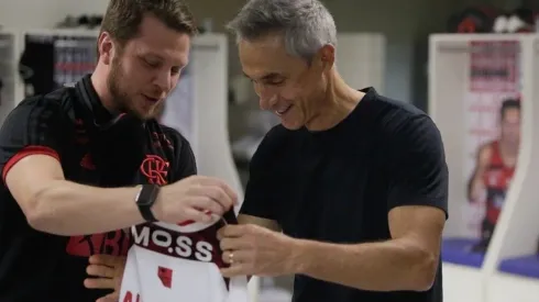 Paulo Sousa em encontro com técnico Gustavo de Conti (Foto: Twitter oficial do Flamengo)
