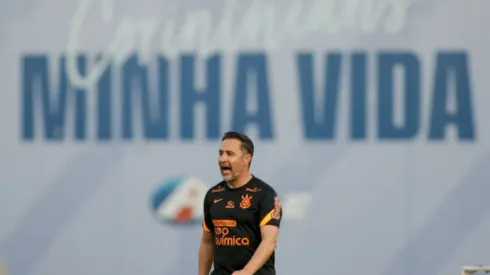 Vitor Pereira em treinamento com o Corinthians (Foto: Rodrigo Coca/Ag. Corinthians)