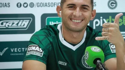 Foto: (Site Oficial Goiás/Rosiron Rodrigues) – Danilo Barcelos falou pela primeira vez como jogador do Goiás nesta sexta (11)

