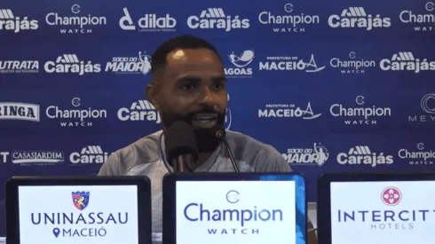 Reprodução/CSATV. William atuou em cinco jogos desde que chegou ao CSA, apenas um como titular.