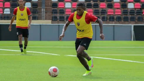 Foto: Divulgação/Botafogo Futebol S.A – Djalma tem a missão de substituir Emerson Santos neste domingo (13)
