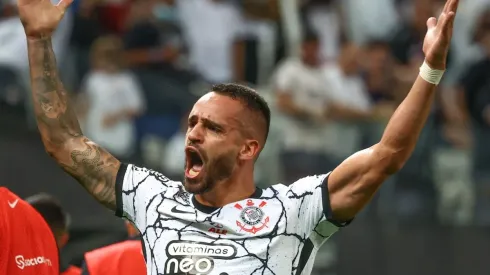 Marcello Zambrana/AGIF. O meia abriu o placar para o Corinthians e fez o primeiro de cinco gols do Timão na partida.

