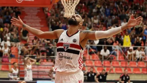 Foto: FIBA – Marquinhos festejando mais uma vitória do São Paulo, que está 100% na BCLA
