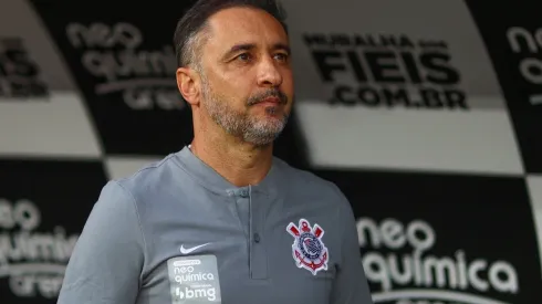 Vitor Pereira em sua primeira partida em casa com o Corinthians (Foto: Marcello Zambrana/AGIF)
