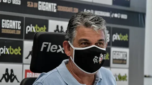 Foto: Thiago Ribeiro/AGIF – Carlos Brazil age para Vasco fechar com atacante do Bangu
