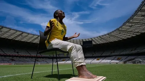 Formiga se torna a primeira mulher da história a ser eternizada na Calçada da Fama do Mineirão