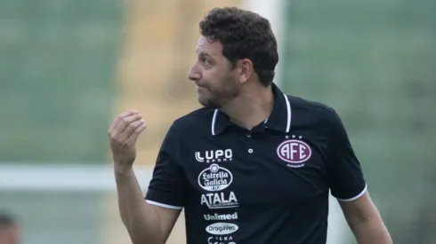 Diogo Reis/AGIF. Elano vê bom desempenho da Ferroviária, porém erros decisivos durante as partidas.
