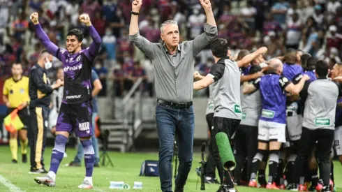 Foto: Kely Pereira/AGIF | Tiago Nunes conduziu o Ceará para a melhor campanha da fase de grupos da temporada 2022 do Nordestão
