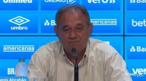Foto: Reprodução Grêmio TV/YouTube | Denis Abrahão comentou a possibilidade de trazer reforços
