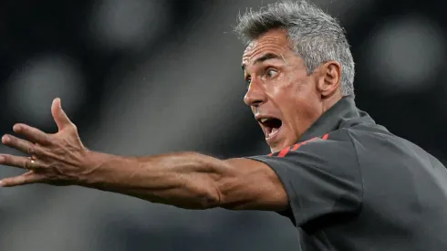Foto: Thiago Ribeiro/AGIF – Paulo Sousa não conta com o defensor na temporada.
