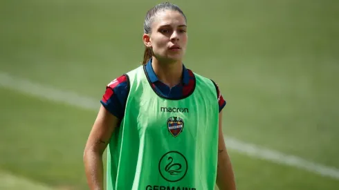 Gio Queiroz, hoje no Levante, abriu o jogo sobre situações complicadas vividas por ela no Barcelona