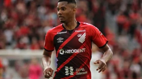 Foto: Joao Vitor Rezende Borba/AGIF – Flamengo é informado sobre interesse do Furacão em lateral para repor possível perda de Abner

