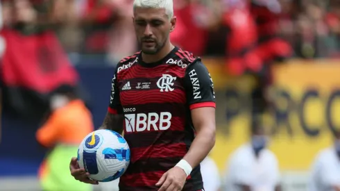 Gil Gomes/AGIF – Arrascaeta volta a ser relacionado pelo Flamengo
