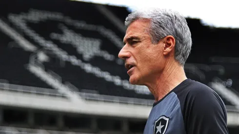Foto: Vitor Silva/Botafogo – Luís Castro (foto) foi o responsável por ascensão de Cipriano no mundo europeu
