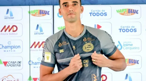 Divulgação/EC Bahia. César chega para disputar titularidade com Danilo Fernandes durante campanha n Série B
