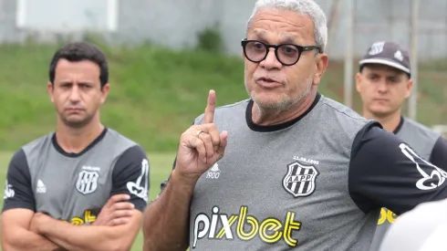 Reprodução / Twitter / Chegadas e partidas no elenco de Hélio dos Anjos para a disputa da Série B do Brasileirão.
