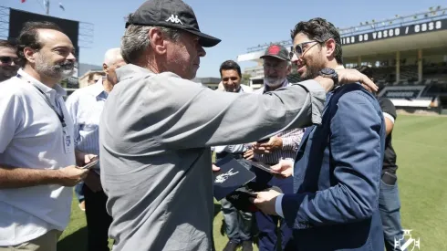 Foto: Twitter Oficial CR Vasco da Gama/Rafael Ribeiro | Jorge Salgado é avisado sobre sonho da torcida que rescindiu contrato na China