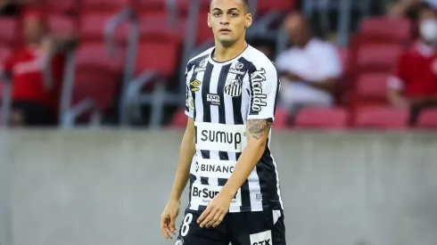 Foto: Pedro H. Tesch/AGIF | Sem Kaiky, Santos tem 2 novidades para jogo diante do Fluminense
