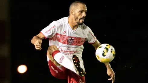 Foto: (Jorge Rodrigues/AGIF) – Anselmo Ramon foi o grande personagem do CRB no clássico contra o CSA nesta quarta (6)
