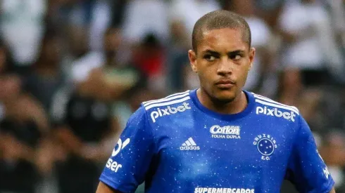 Fernando Moreno/AGIF/ "Multa de R$ 24 milhões"; Cruzeiro pode perder Vitor Roque para gigante da Série A.
