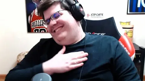 Foto: (Reprodução Casimiro/TwitchTV) - Casimiro Miguel, um dos streamers mais famosos do mundo, chegou a um acordo para transmitir as partidas do Athletico no Brasileiro