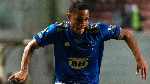 Foto: (Alessandra Torres/AGIF) – Revelado pelas categorias de base do Cruzeiro, Vitor Roque acertou com o Athletico-PR
