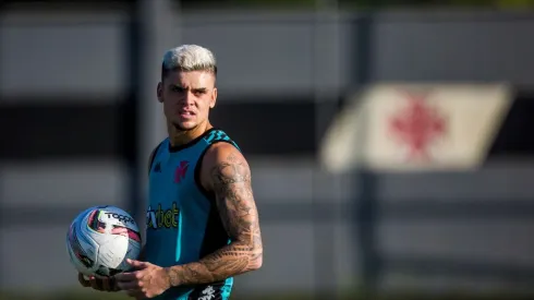 Foto: Twitter Oficial CR Vasco da Gama/Daniel Ramalho | Gabriel Pec é o único jovem formado em São Januário entre os titulares do Vasco