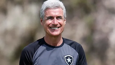 Foto: Vitor Silva/Botafogo – Treinador pode aprovar a contratação.
