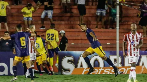 Foto: Paulo Paiva/AGIF – Retrô abre vantagem sobre o Náutico na final do Campeonato Pernambucano
