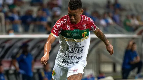Foto: (Alessandra Torres/AGIF) – Titular contra o Cruzeiro, Zé Mateus deve ser mantido na escalação do Brusque
