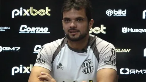 Foto: Reprodução entrevista PONTV – Norberto foi vítima de carrinho forte do Vasco.
