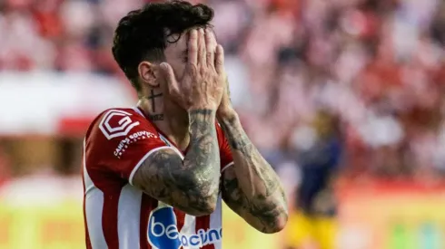 Jean Carlos foi expulso e foi para cima da árbitra, na final do Campeonato Pernambucano, entre Náutico e Retrô
