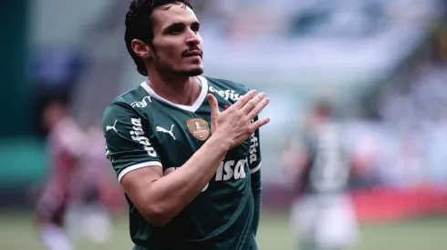 Raphael Veiga com a camisa do Palmeiras (Foto: Ettore Chiereguini/AGIF)
