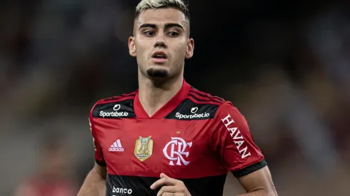 Foto: Jorge Rodrigues/AGIF – Andreas Pereira: meia do Flamengo entrou na mira do Palmeiras
