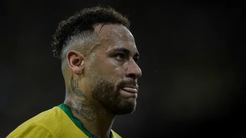 Neymar com a camisa da Seleção Brasileira (Foto: Thiago Ribeiro/AGIF)