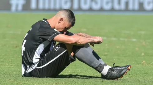 Foto: Thiago Ribeiro/AGIF – Philipe Sampaio sofreu lesão na partida contra o Juventude
