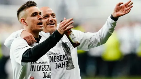 Autor do gol da vitória, Borré comemora a classificação do Eintracht Frankfurt