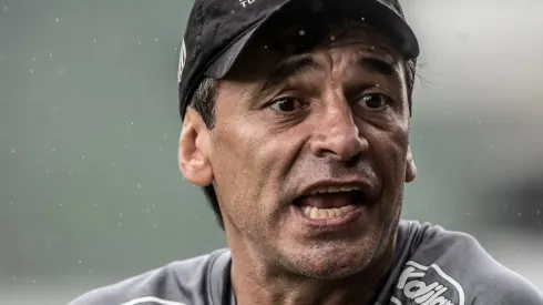 Foto: Ivan Storti/Santos FC – Bustos pode trocar Lucas Pires de posição, passando o ala ao meio de campo
