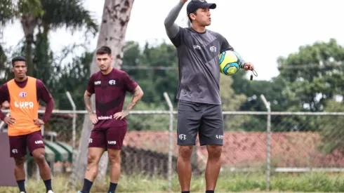 Tiago Pavini/Ferroviária SA. Apesar de muitas opções no elenco, Carpini vê defasagem em características no meio-campo da Locomotiva
