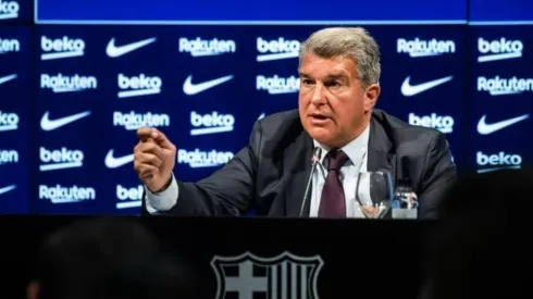 Marc Graupera Aloma/Europa Press via Getty Images – Laporta fala Lewandowski no Barcelona
