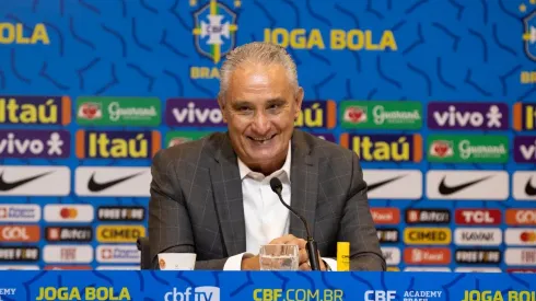 Tite se encantou com atacante que agora é premiado no Arsenal com novo número de camisa
