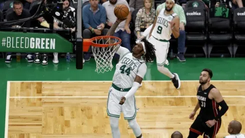 Winslow Townson/Getty Images/ NBA 2021/ 2022 | Celtics atropelam o Miami Heat e empatam a série final da Conferência Leste.
