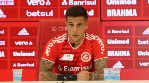 Foto: Divulgação/Internacional – Bustos: lateral foi "pivô" de uma disputa entre Inter e River no mercado
