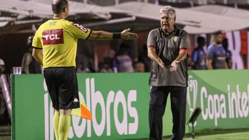 Foto: Lucas Emanuel/AGIF – Contratado à pedido de Geninho, jogador deve sair do Vitória
